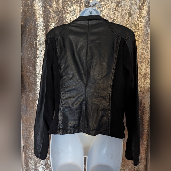 NWT Asymmetrical collar faux leather jacket - Picture 3 of 4